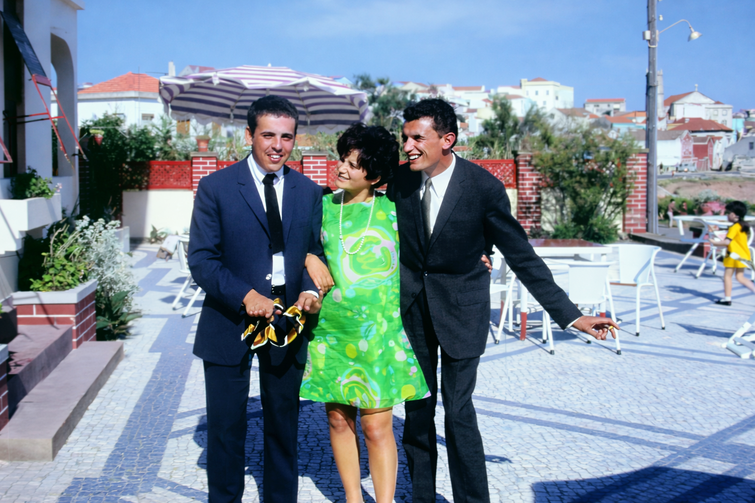 Amigos dos anos 60 ao sol