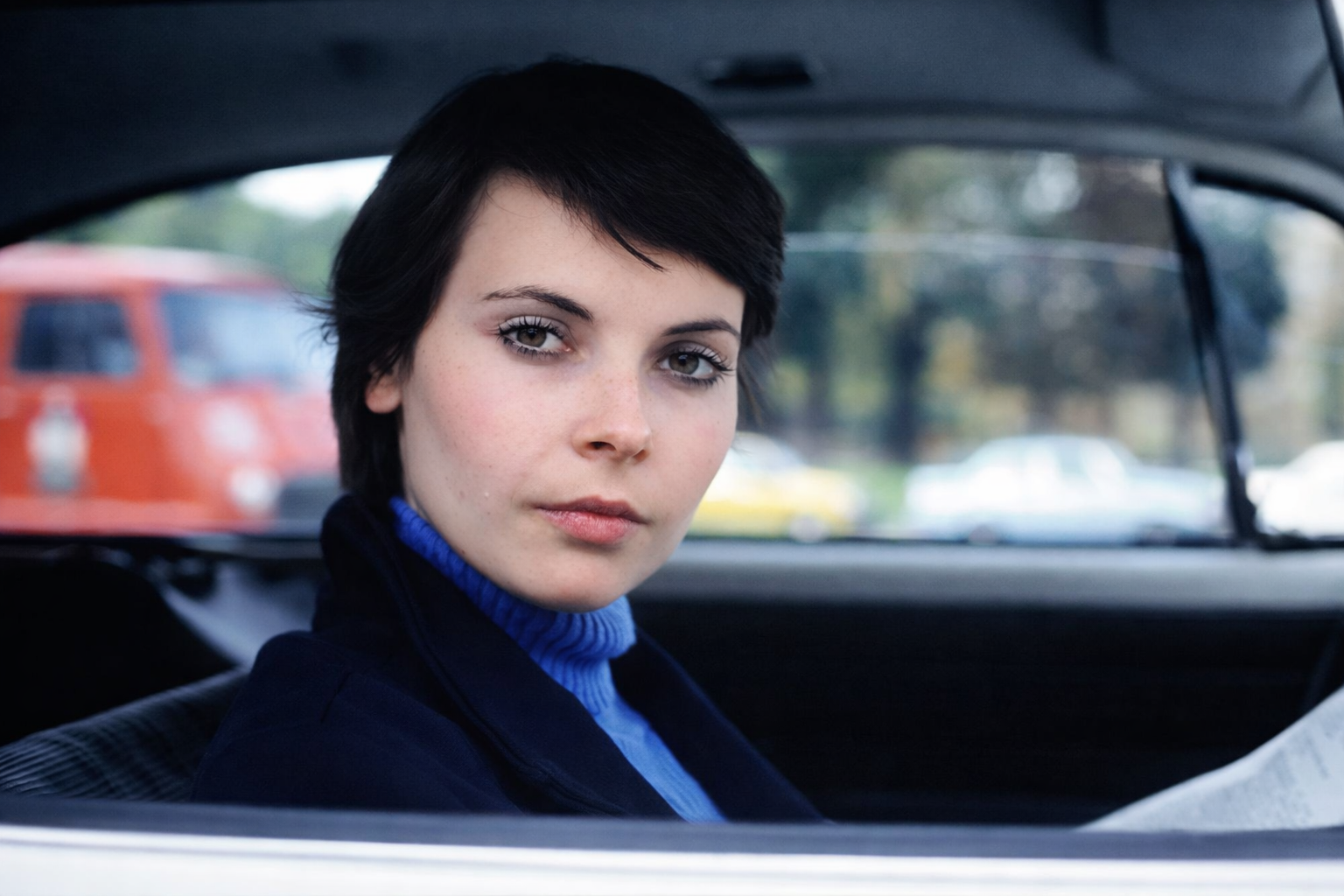 Retrato de mulher em carro