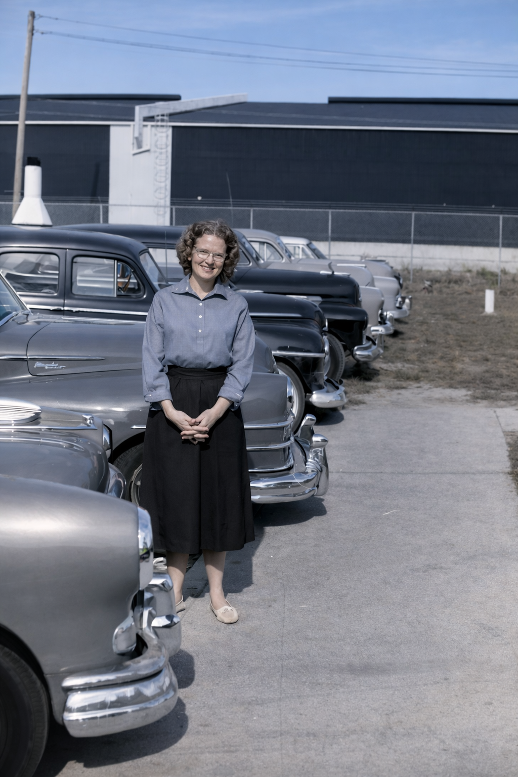 Mulher e carros clássicos