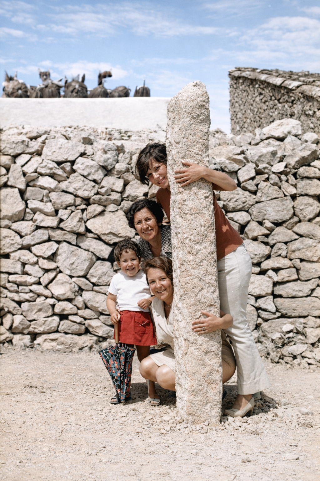 Família em cenário rural ensolarado