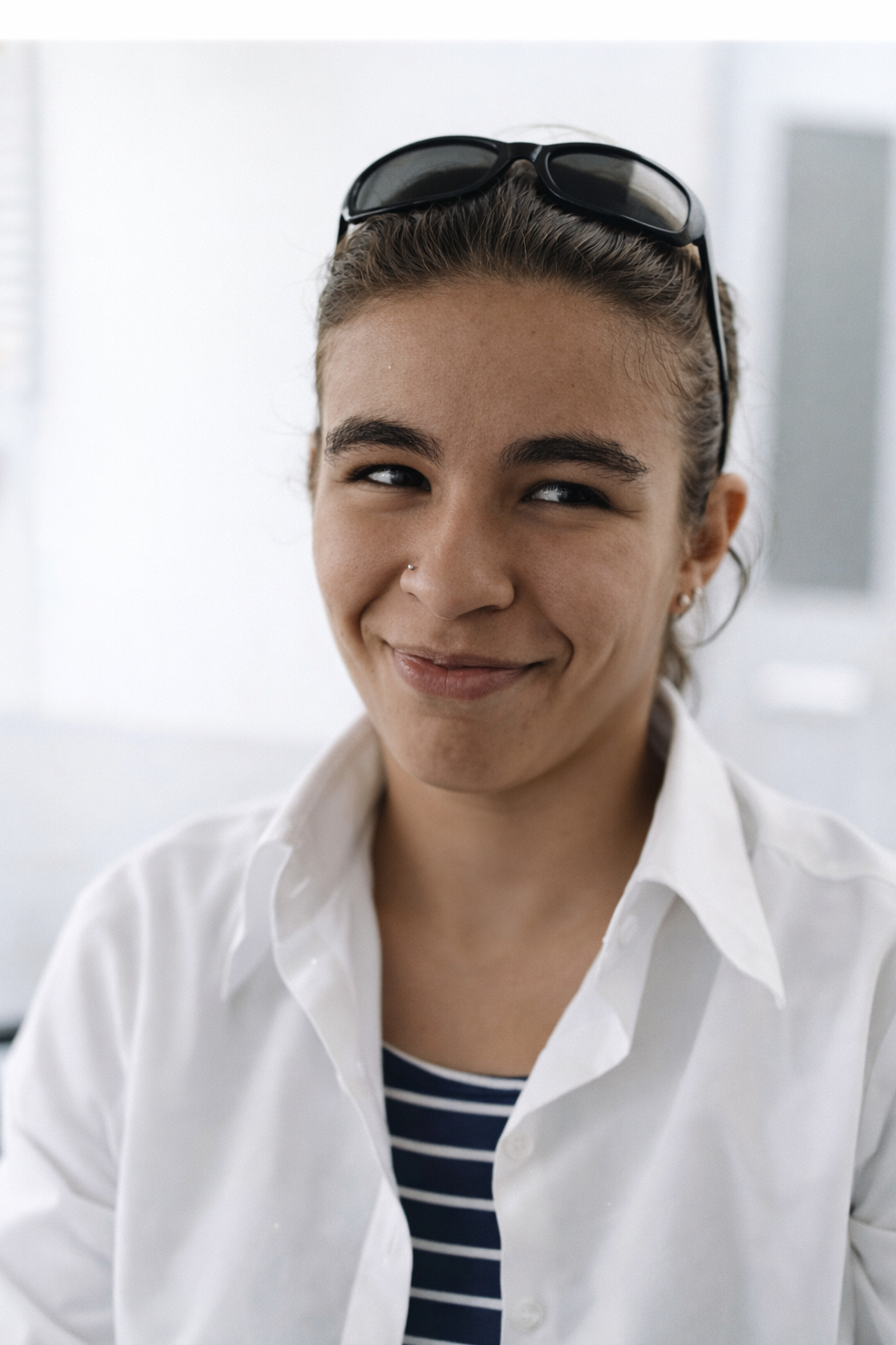 Retrato suave de jovem mulher