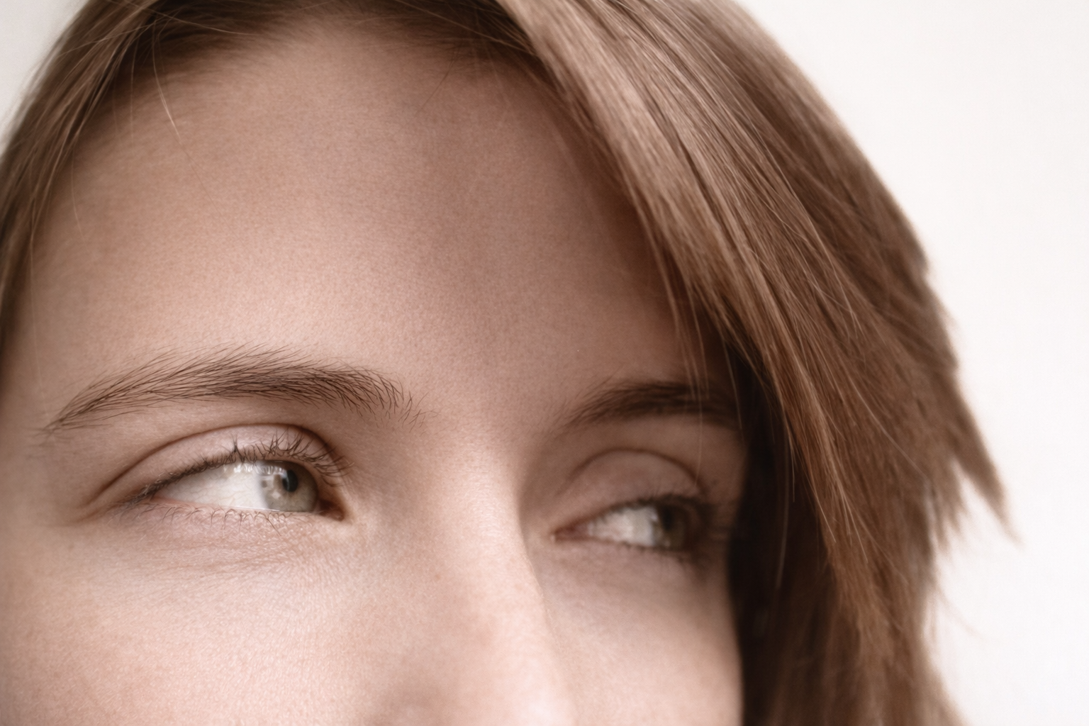 Olhos castanhos e verdes em detalhes