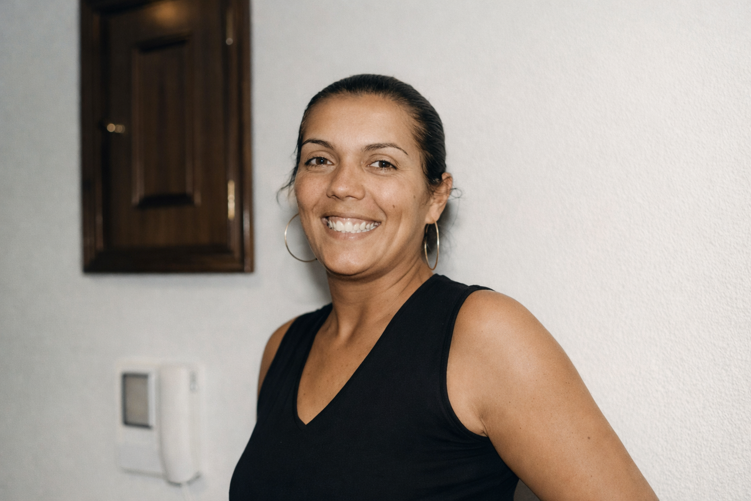 Sorriso radiante em fundo suave