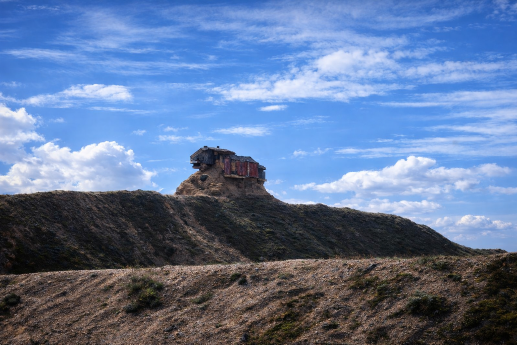 Casa antiga no topo da colina