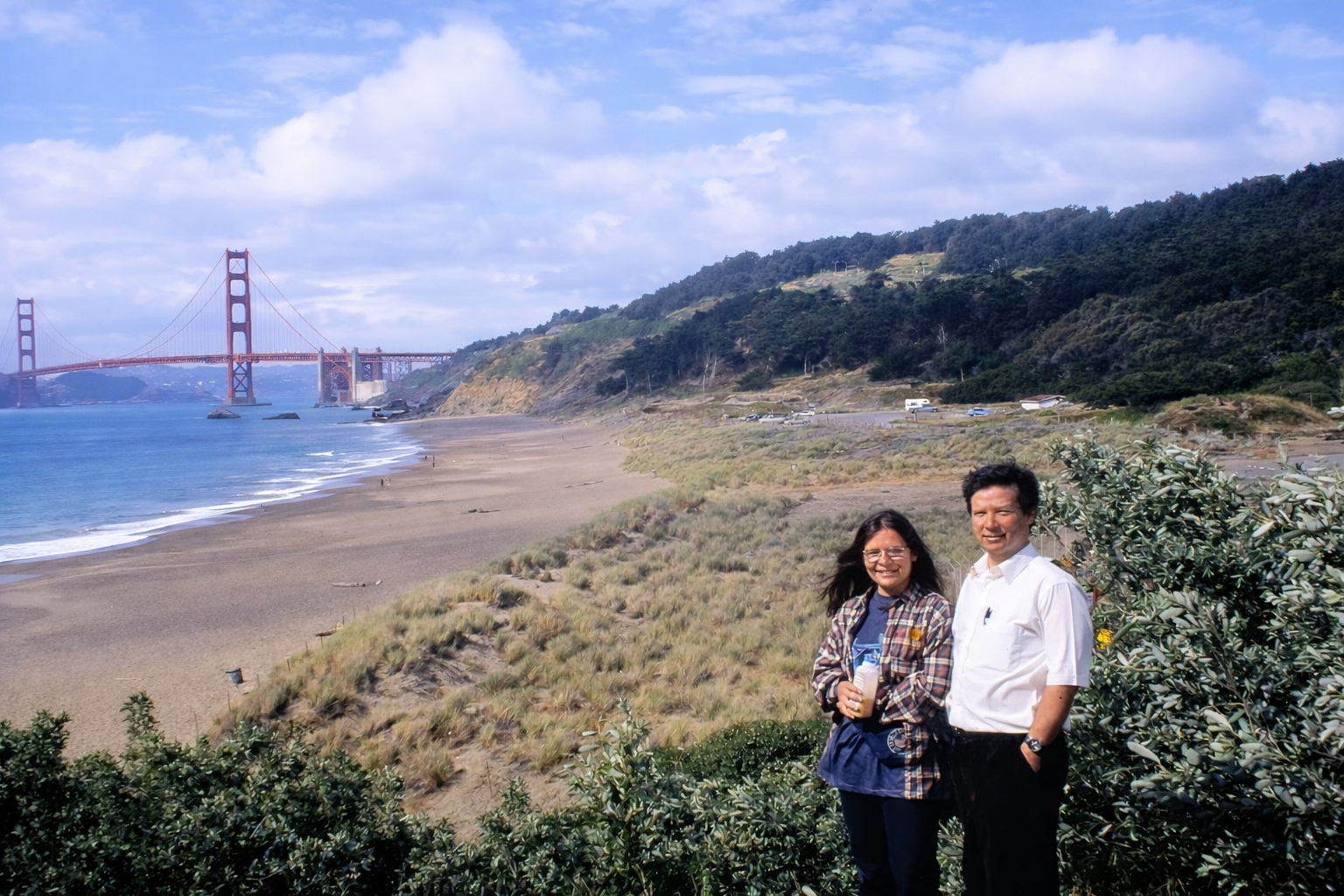 Casal frente à Ponte Golden Gate