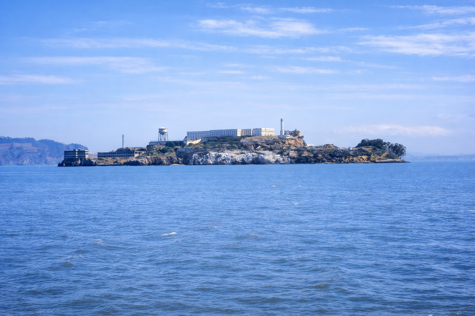 Ilha de Alcatraz em dia claro