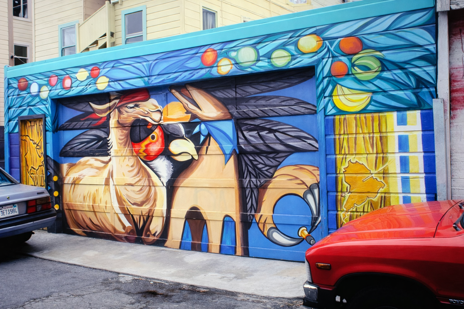 Mural de animais urbanos vibrante
