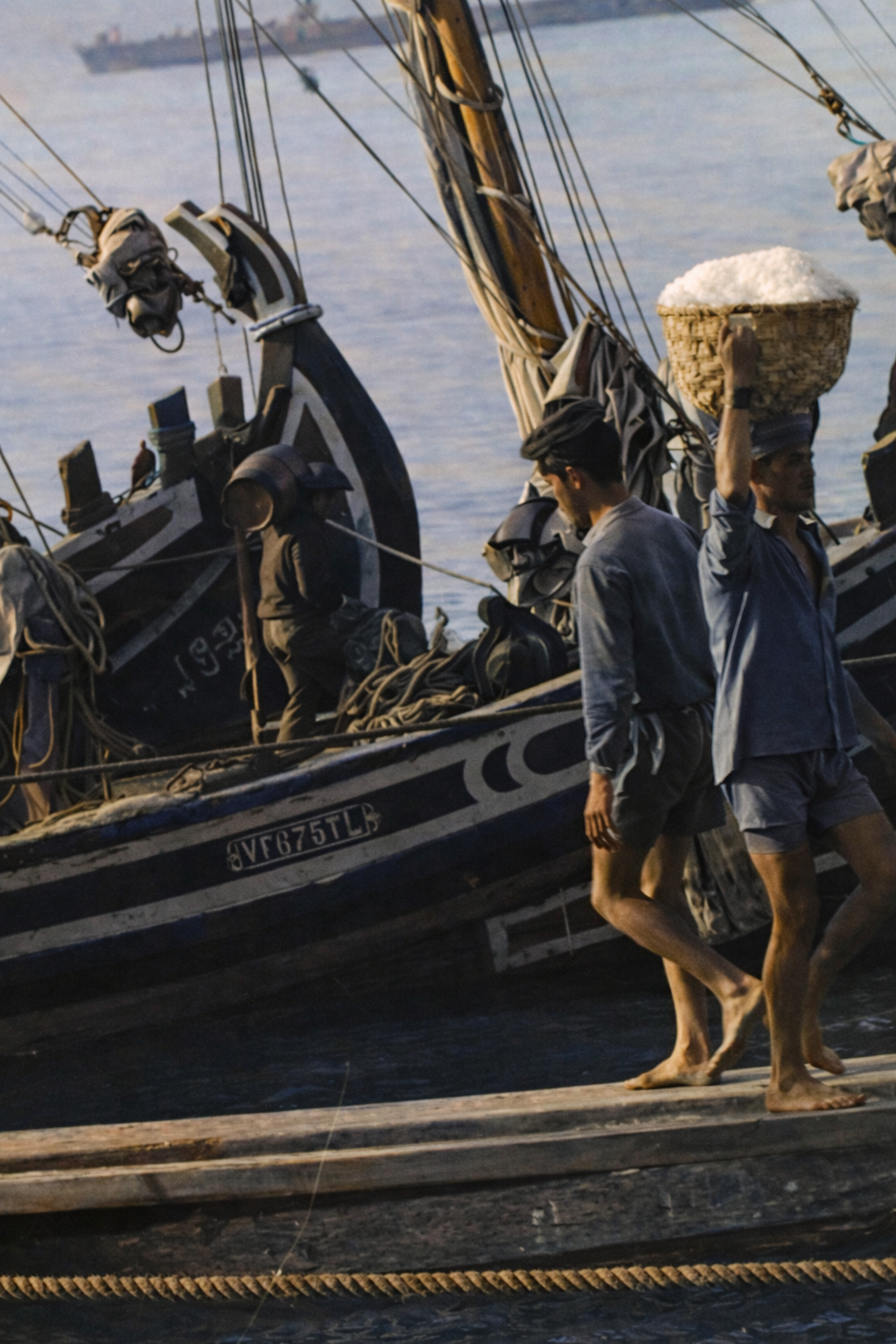 Barco tradicional no cais de Lisboa