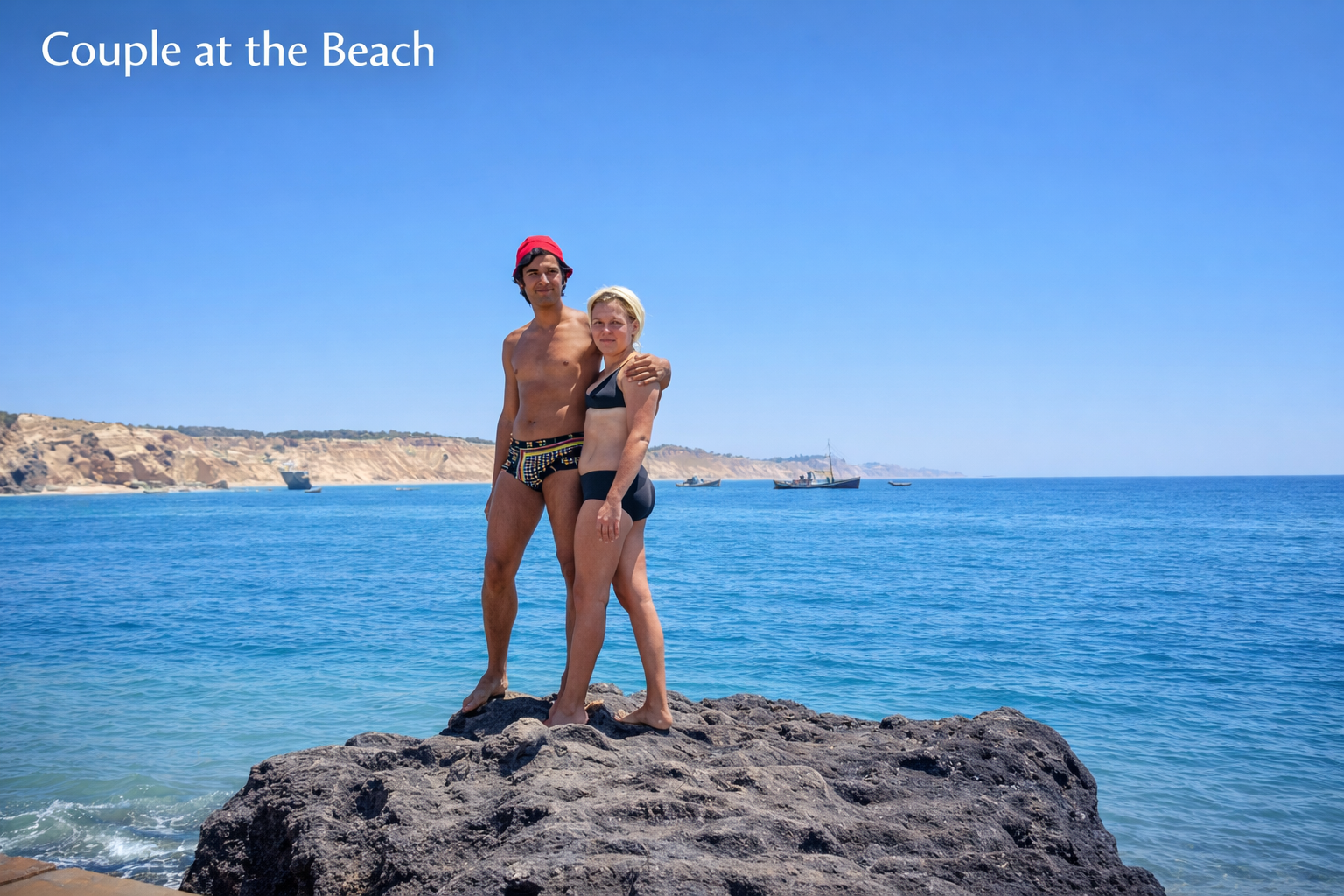Casal na Praia Rochosa