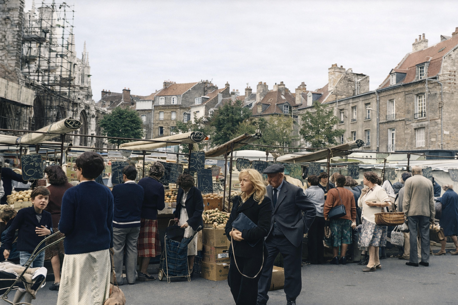 Mercado europeu em cidade histórica