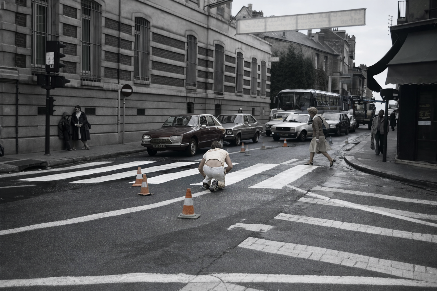 Pintura de passadeira numa rua urbana