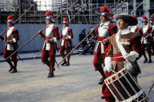 Desfile de soldados renascentistas em construção
