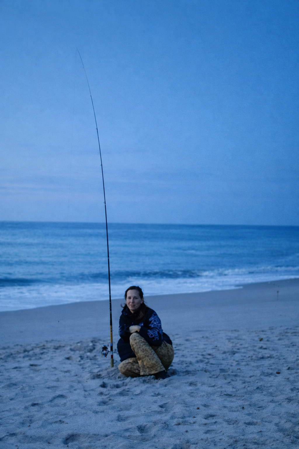Pesca ao entardecer na praia