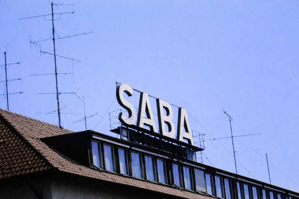 Rooftop com sinal SABA e antenas