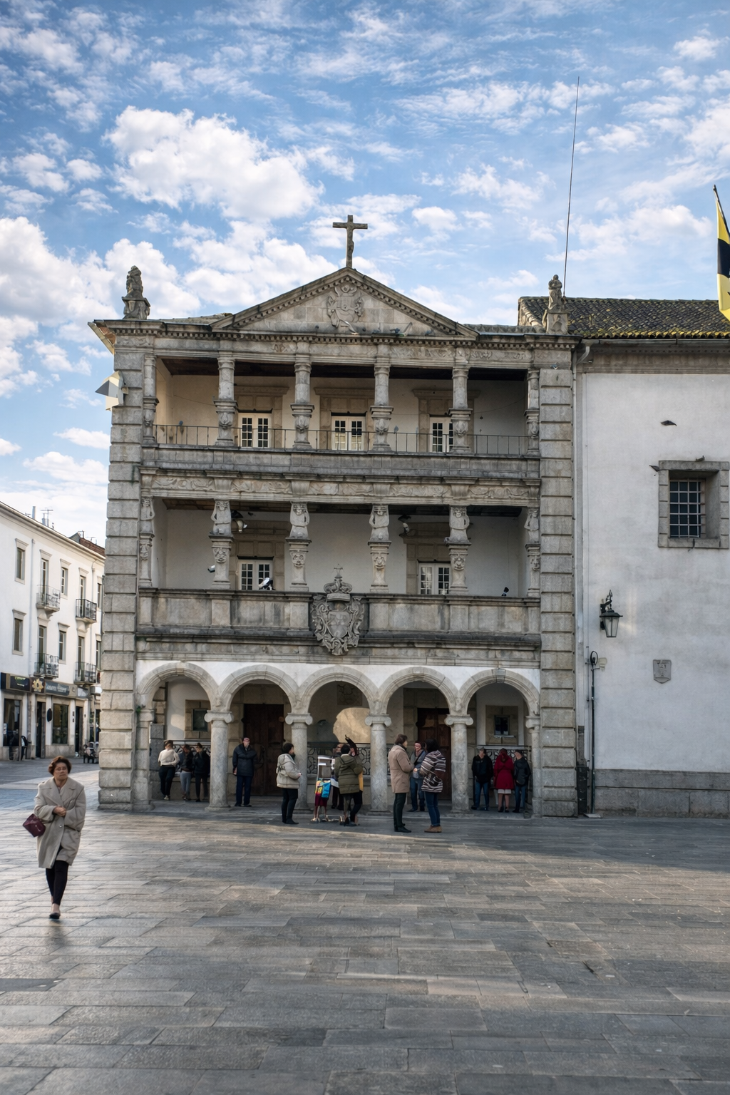 Praça histórica com arquitetura renascentista