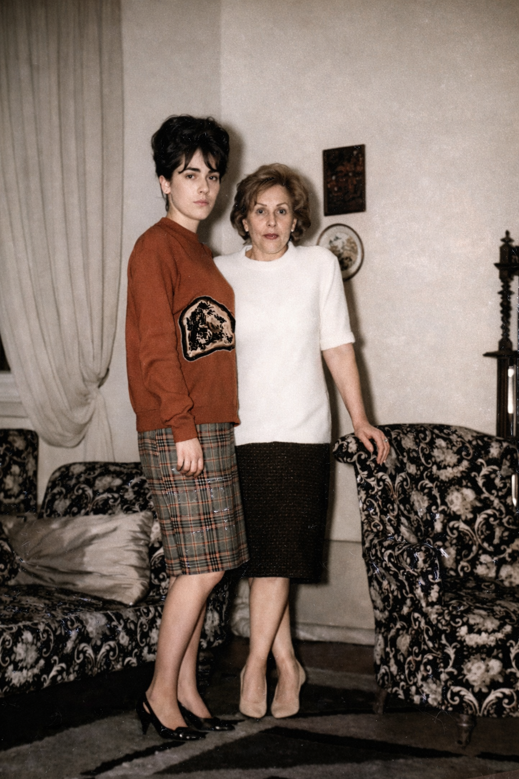 Mulheres em pose num ambiente vintage