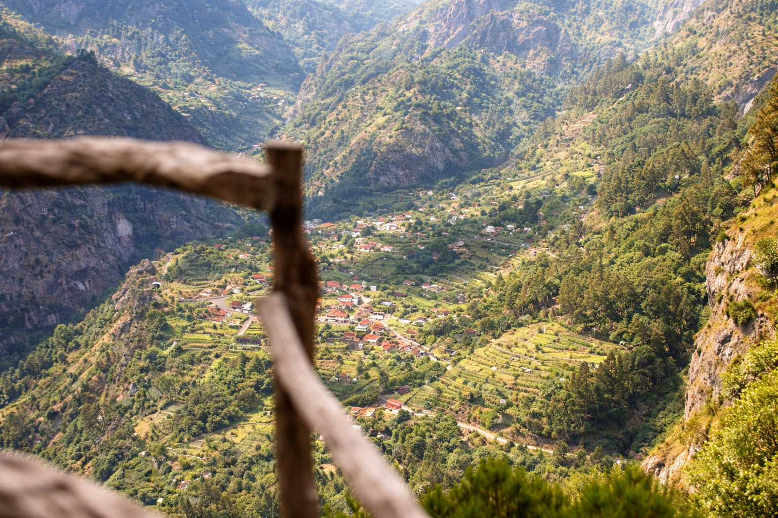 Aldeia na Serra da Madeira