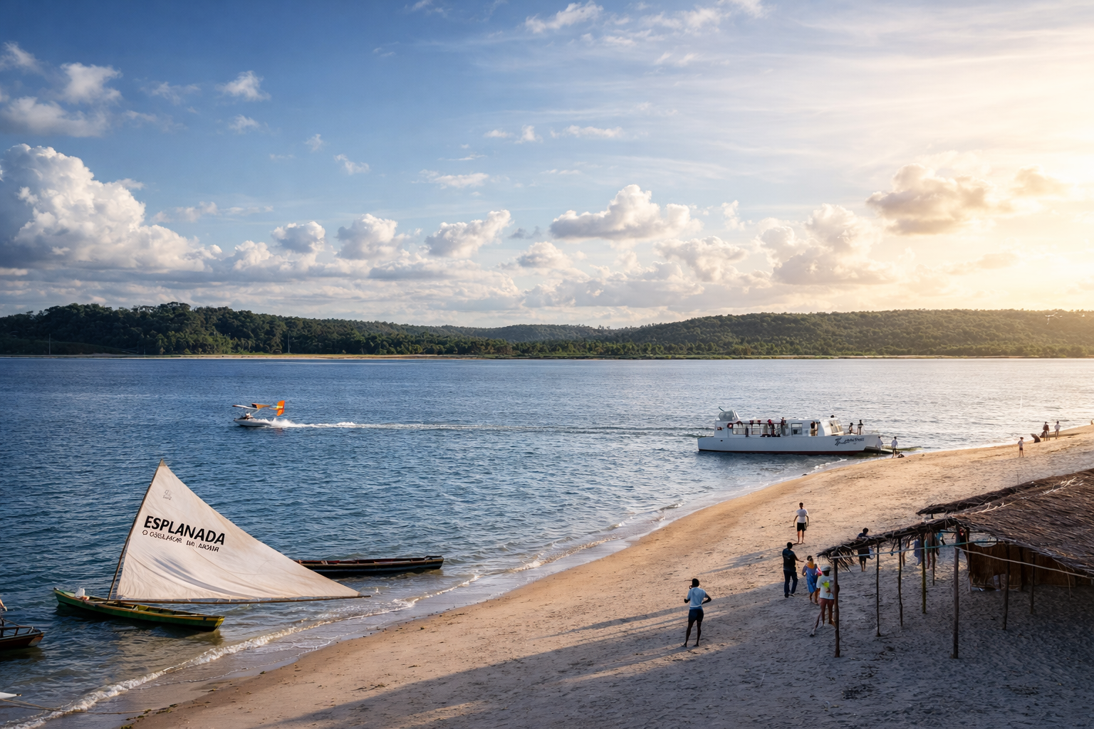 Praia e barcos ao entardecer