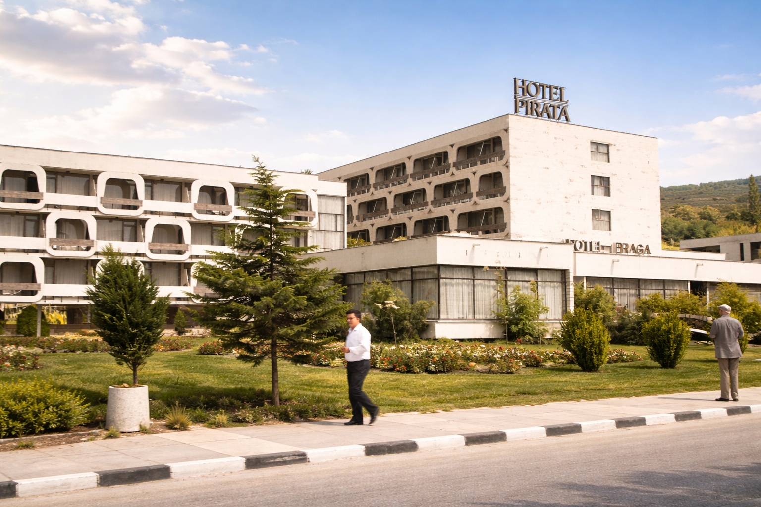 Hotel Pirata em um dia radiante