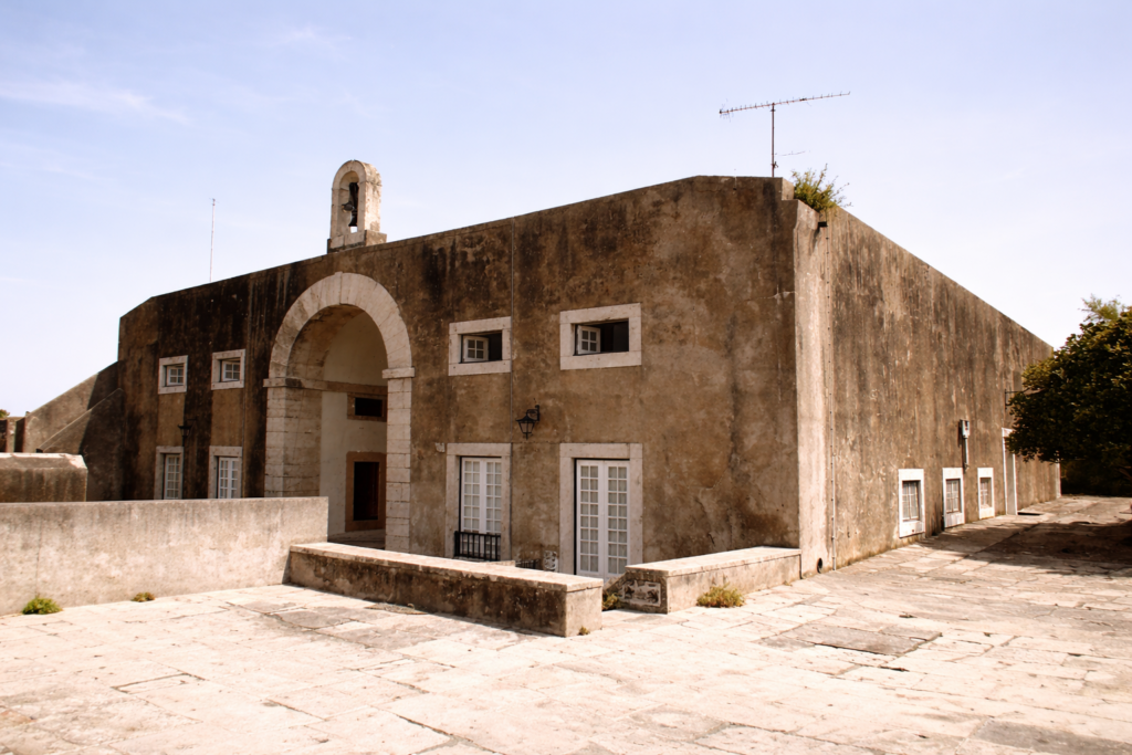 Forte de Santo António da Barra: Memória, Poder e Silêncio à Beira-Mar