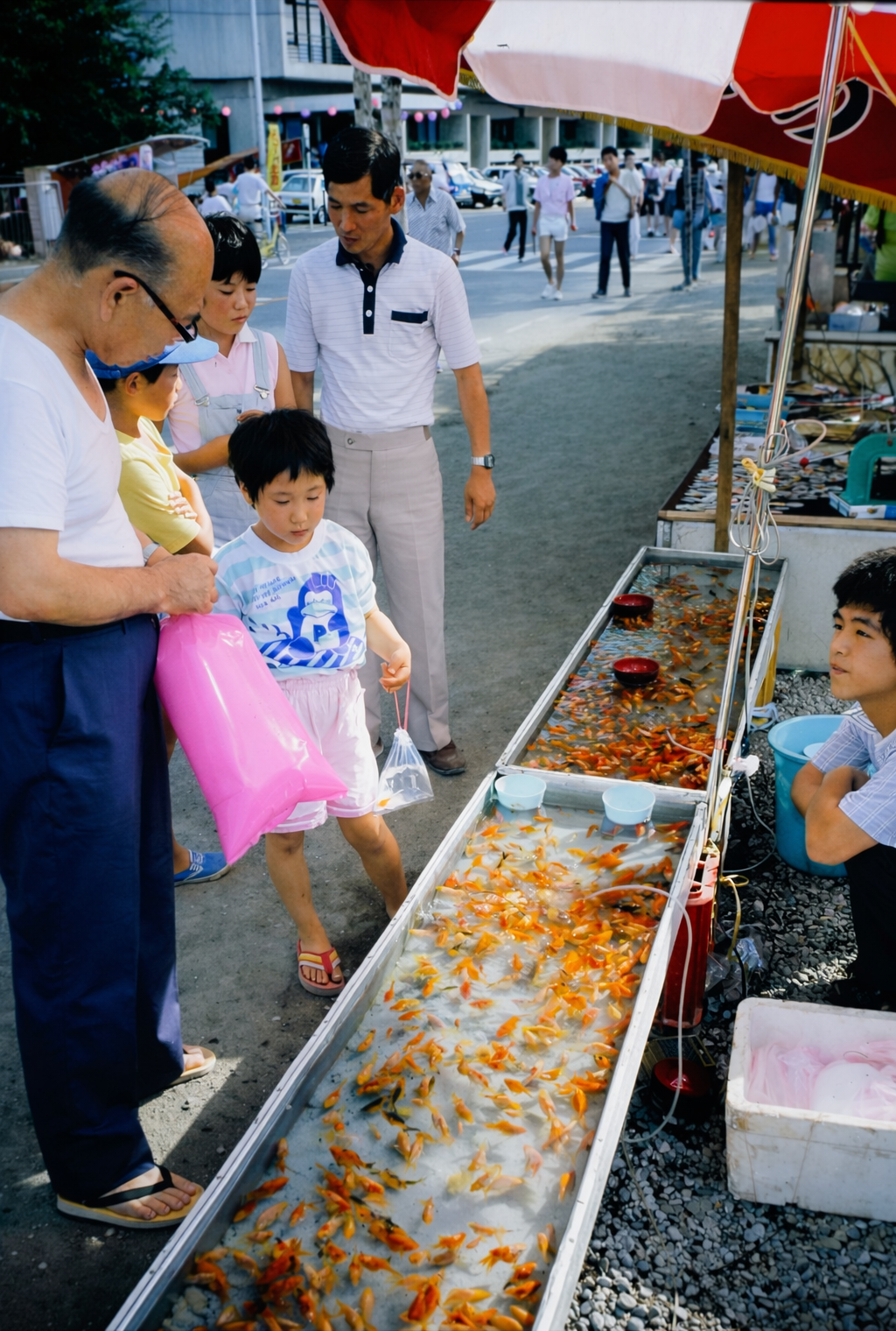Festa de rua com pescaria de peixinhos