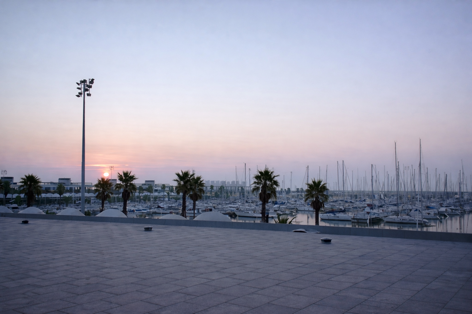 Marina ao pôr do sol