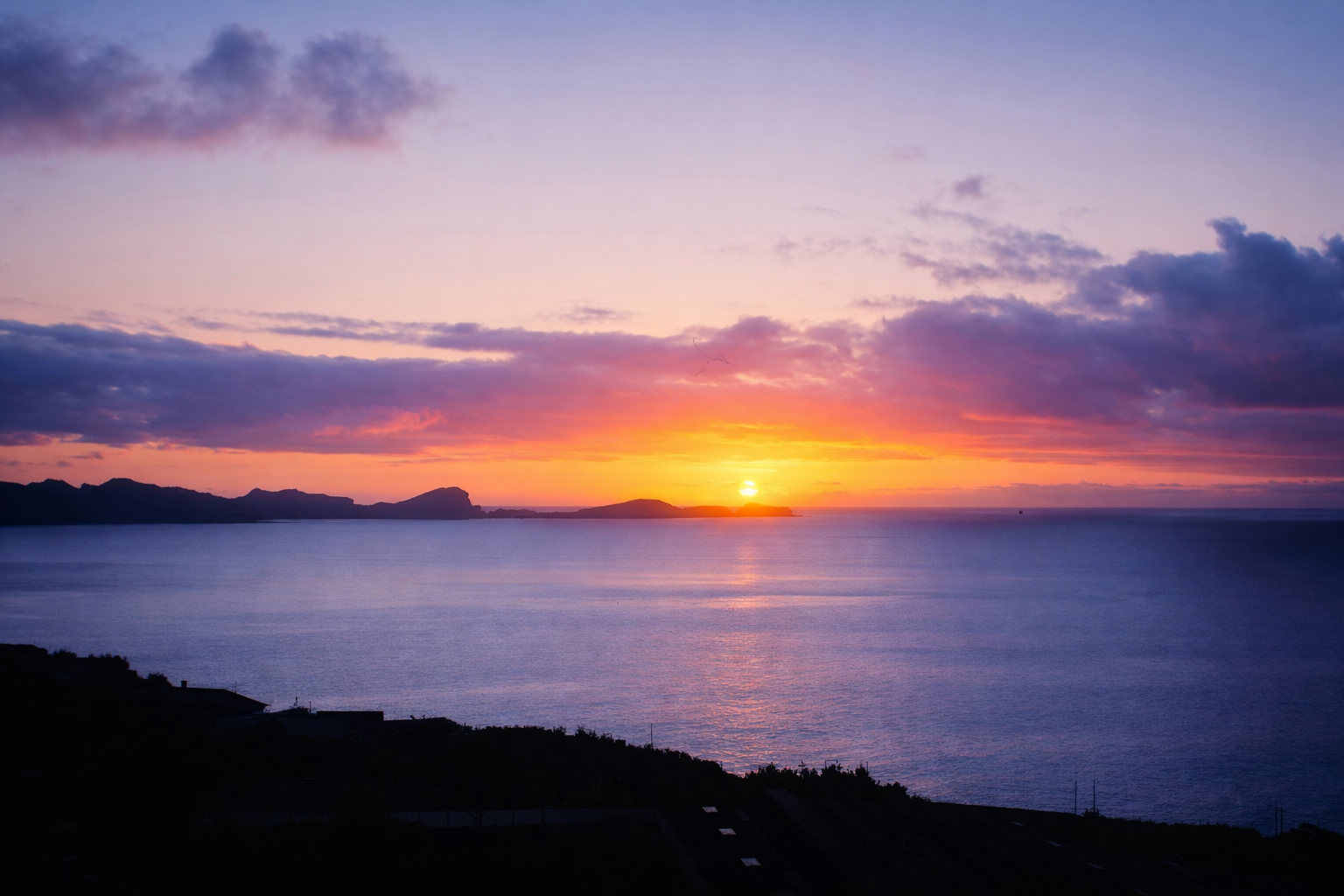 Pôr do sol sobre o mar