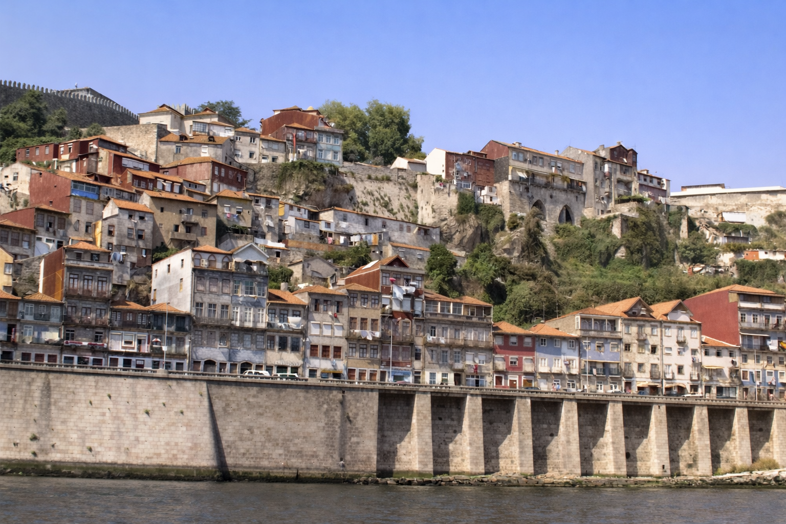 Vista panorâmica do Porto junto ao rio
