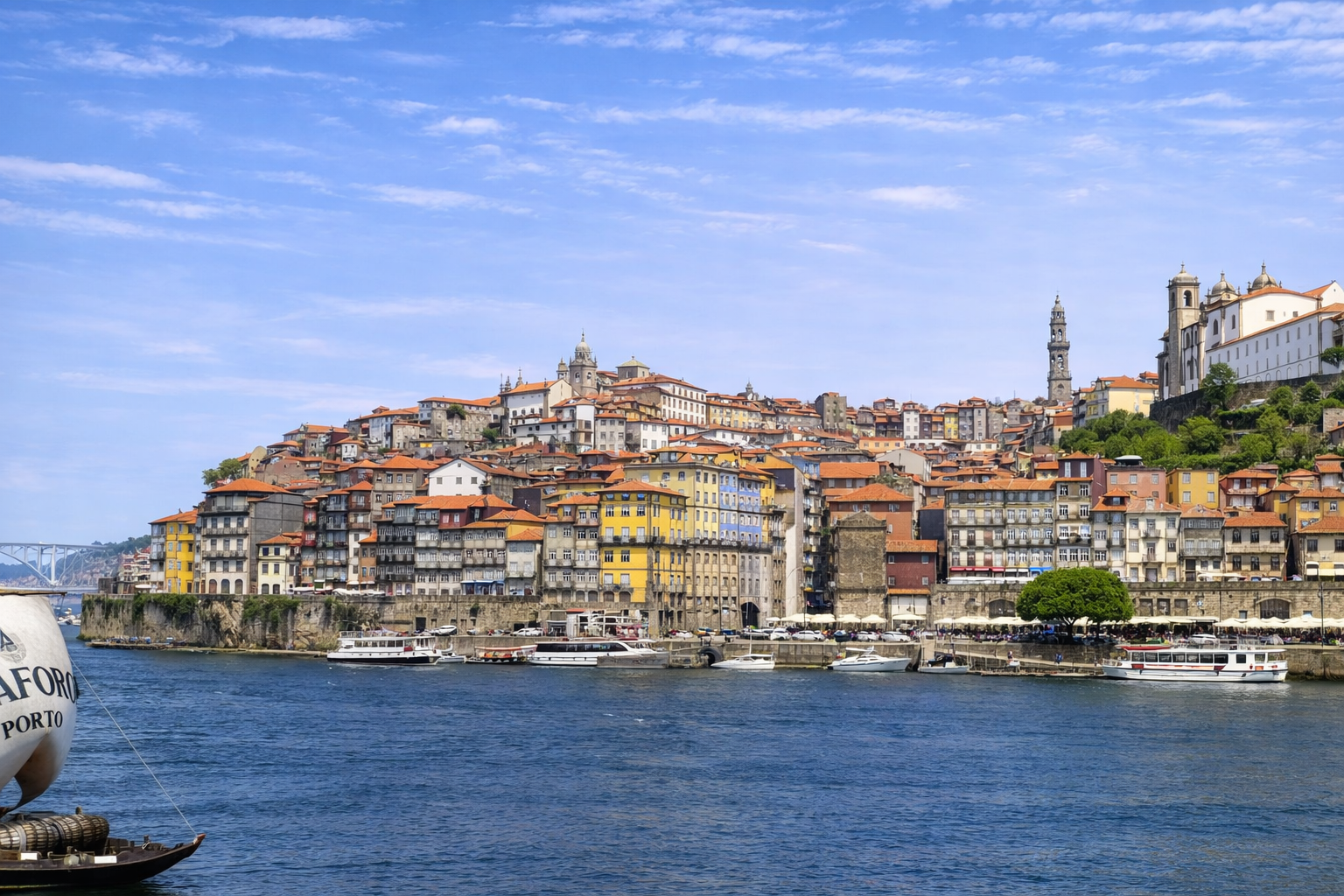 Ribeira do Porto e barco Rabelo