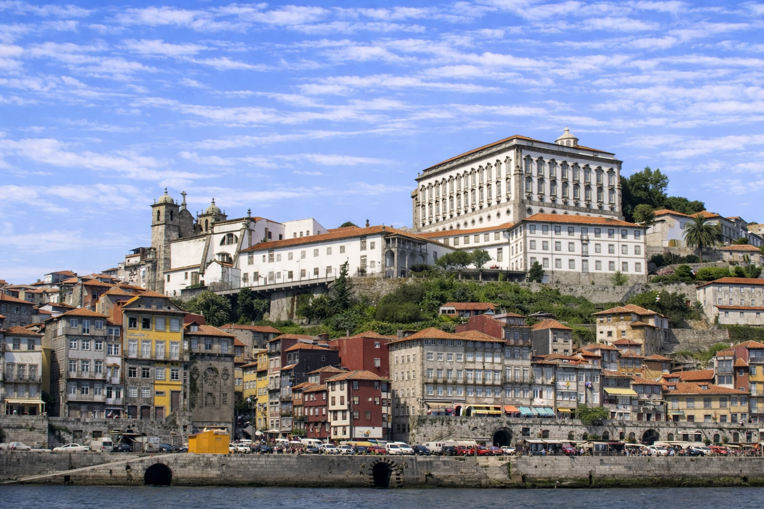 Ribeira de Porto com o Mosteiro de São Bento