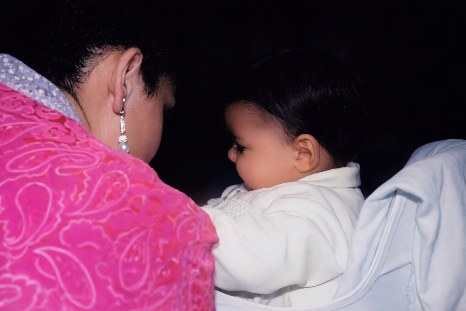Olhar ternurento entre mãe e filho