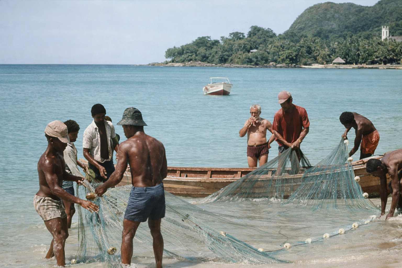 Pescadores a puxar a rede na praia