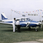 Avião Piper Comanche em evento aéreo