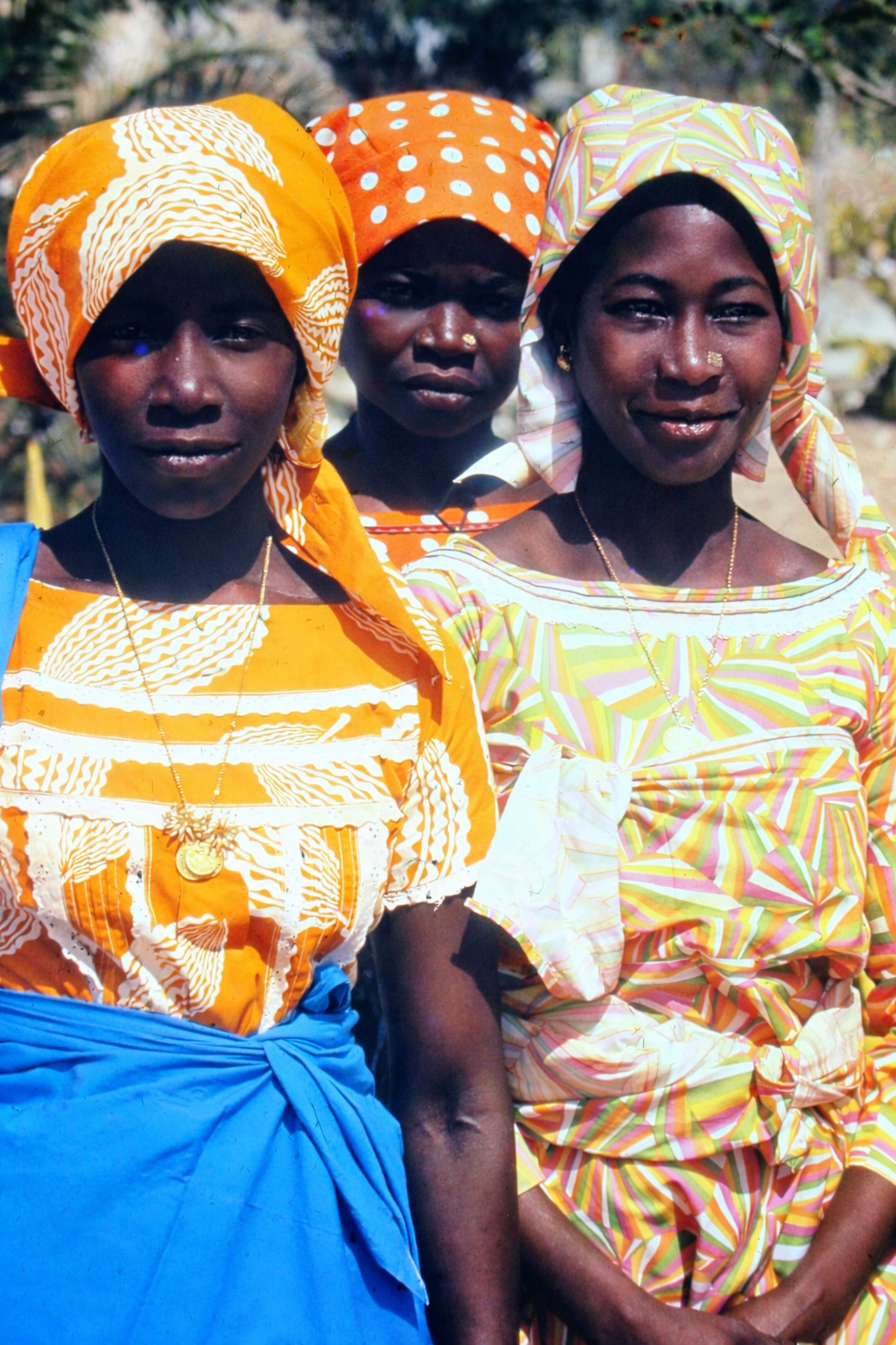 Mulheres africanas em traje tradicional