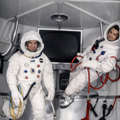 Astronautas em missão no espaço