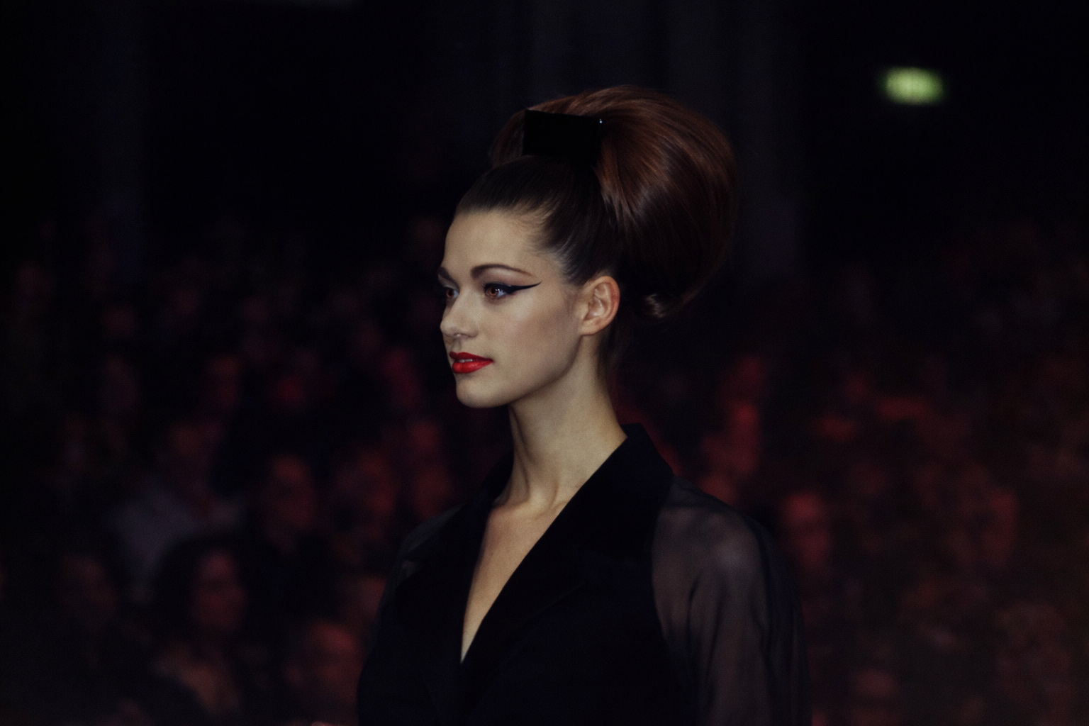Desfile de moda com estilo dramático