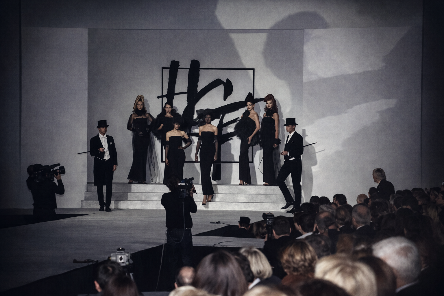 Desfile de moda em branco e preto