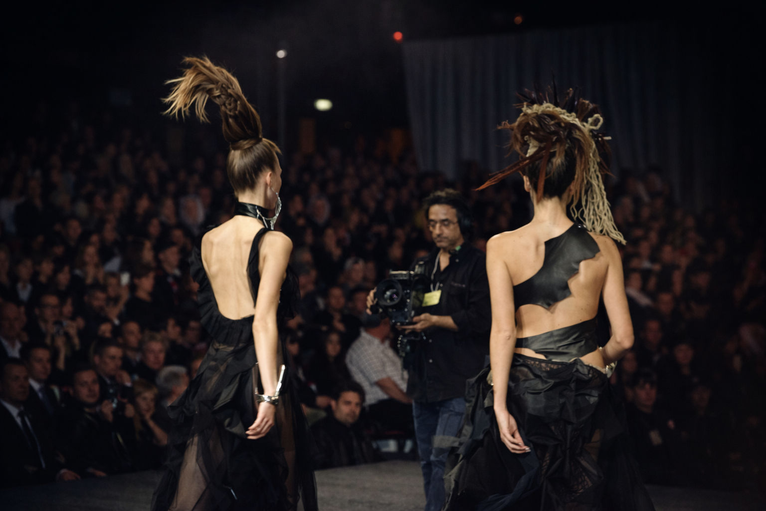 Desfile de moda com estilo ousado