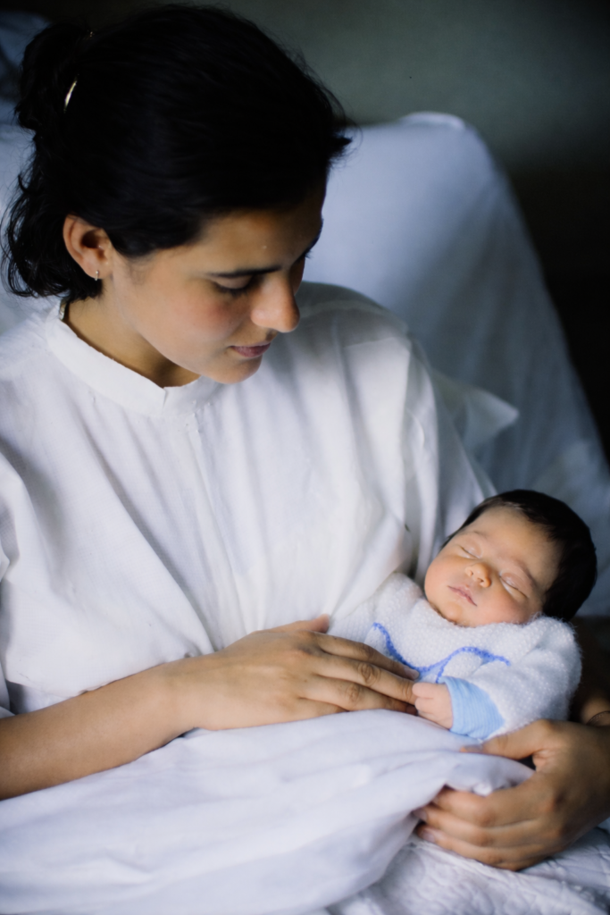 Mãe e bebé no hospital