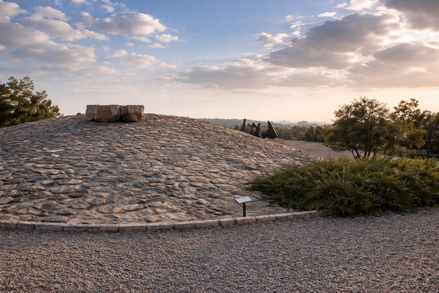 Plataforma de pedra ao entardecer