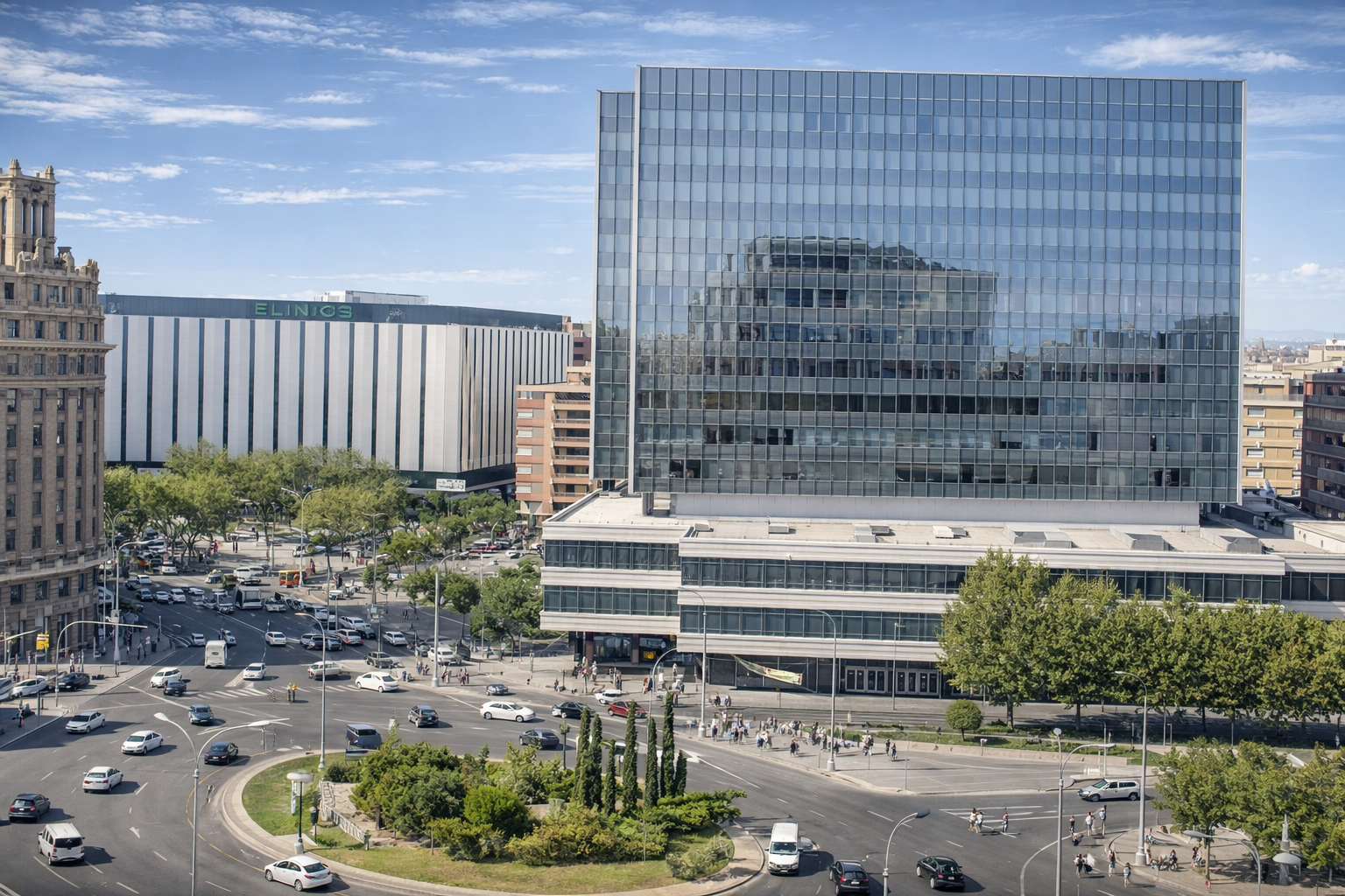 Rotunda movimentada em cidade europeia