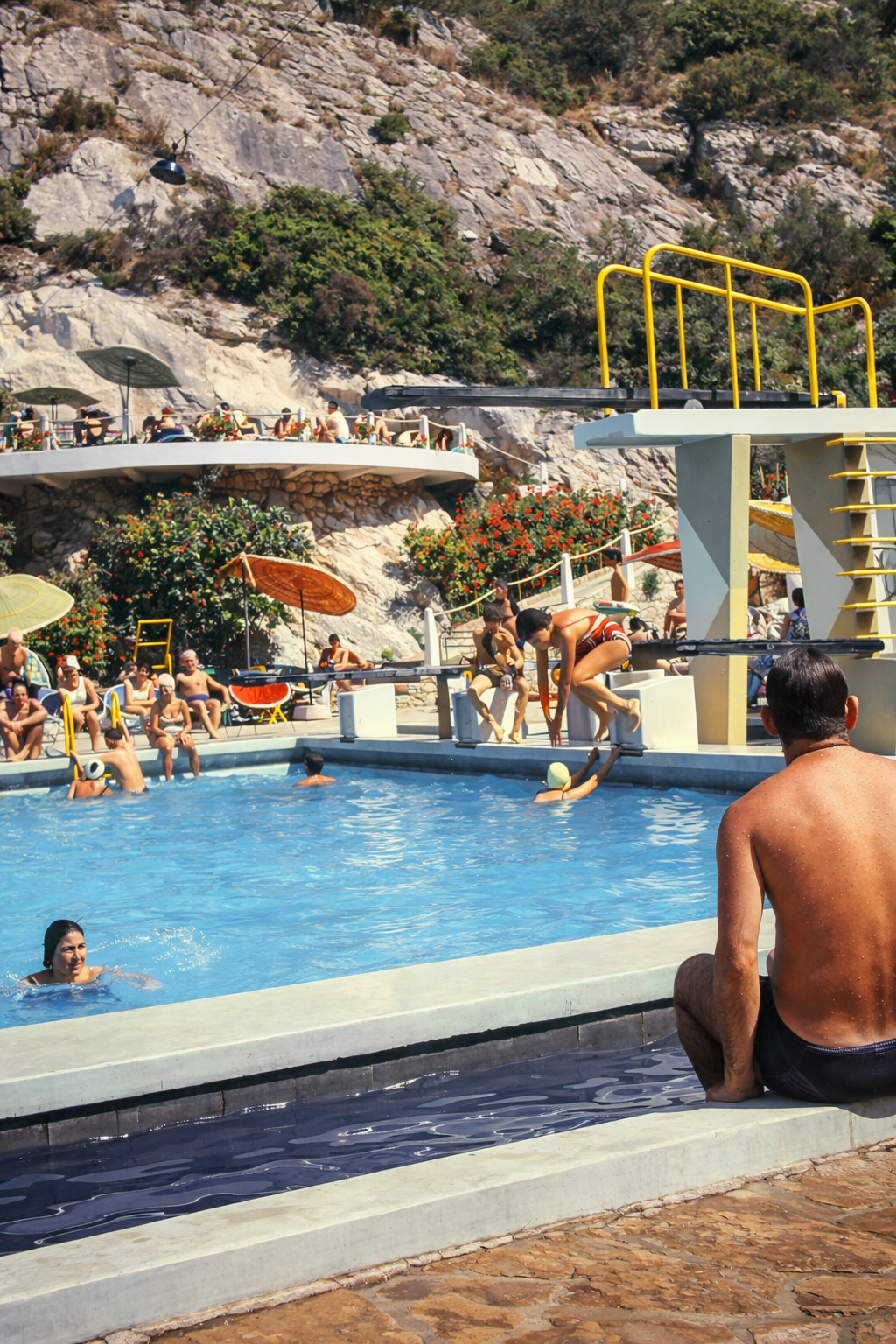 Relaxamento à beira da piscina