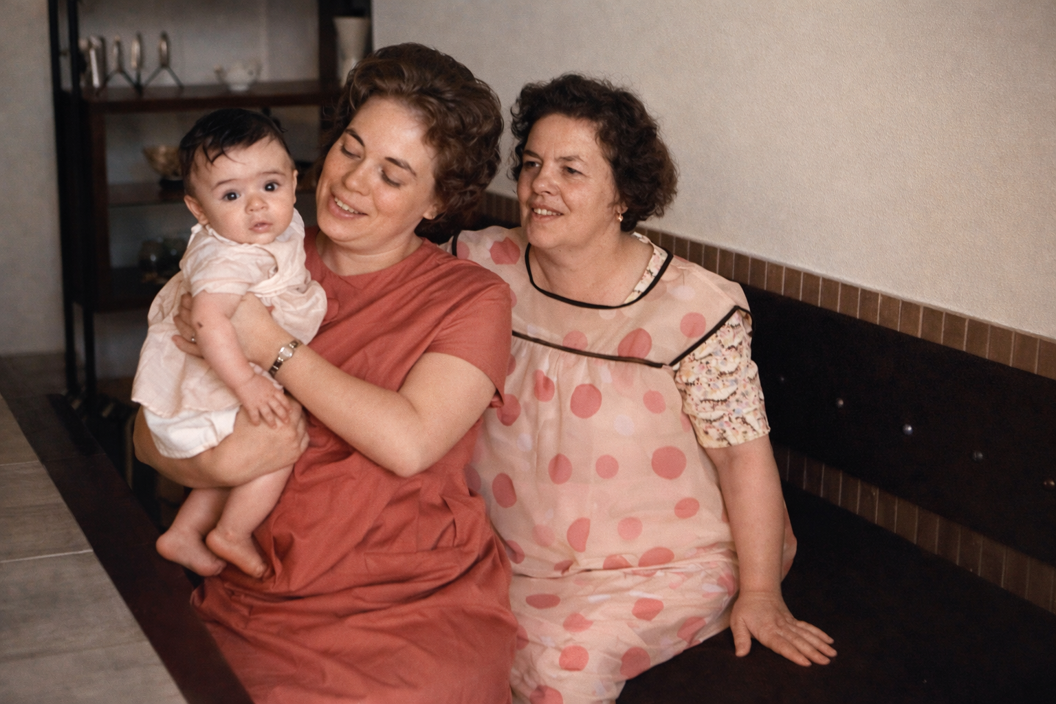 Mulheres e bebé num ambiente acolhedor