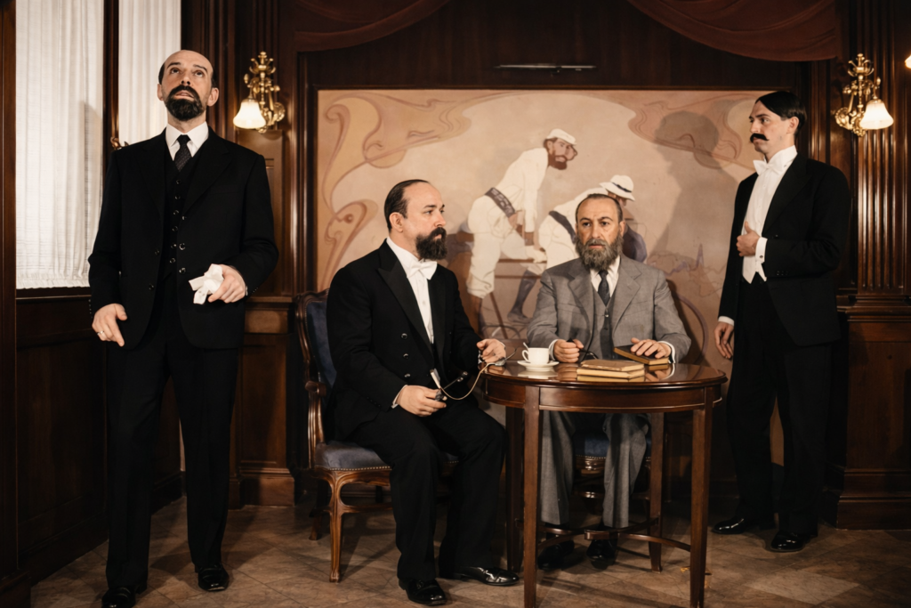 Homens de gravata em conversa elegante