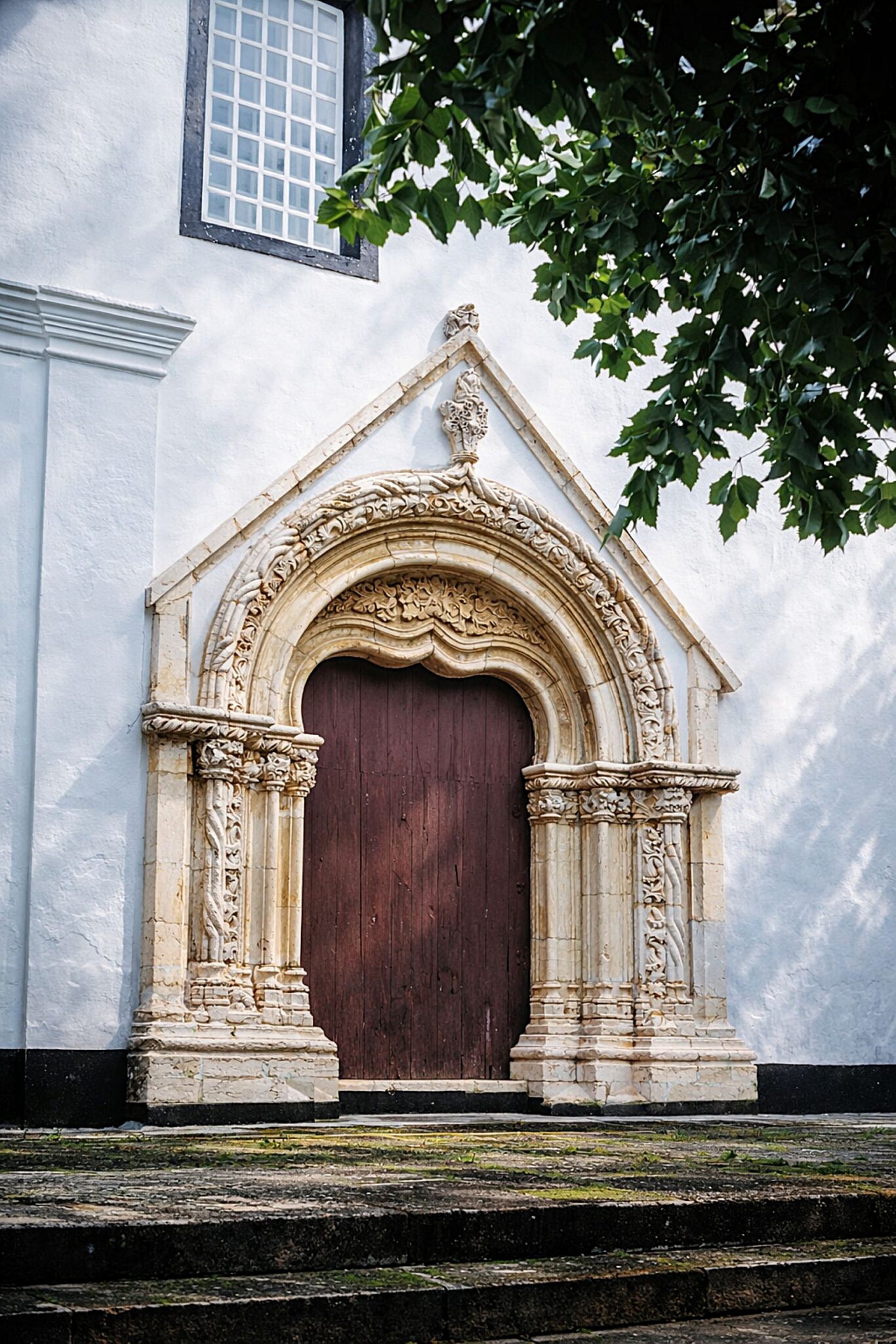 Arquitetura gótica e portas antigas