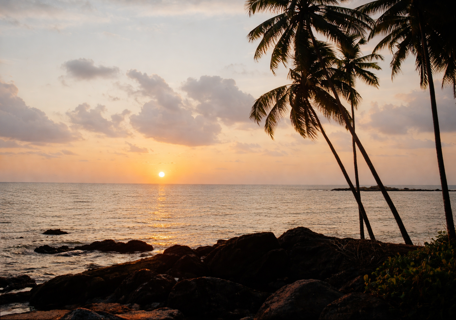 Pôr do sol na praia tropical
