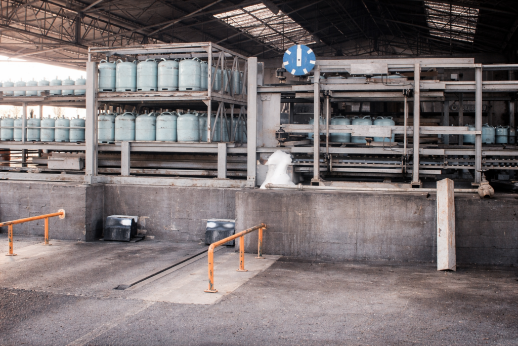 Armazém industrial e sistema de transporte