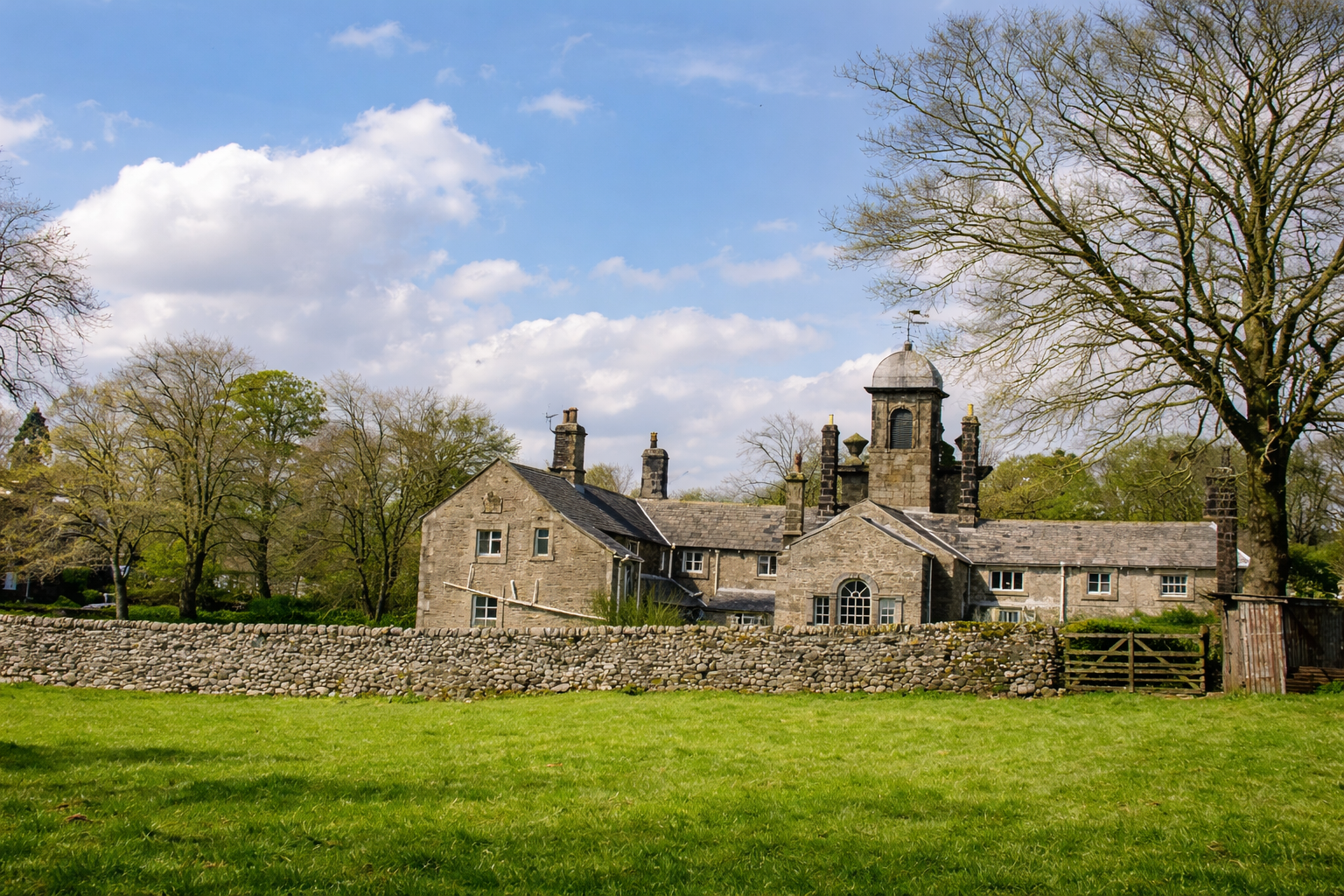 Manor na paisagem campestre inglesa