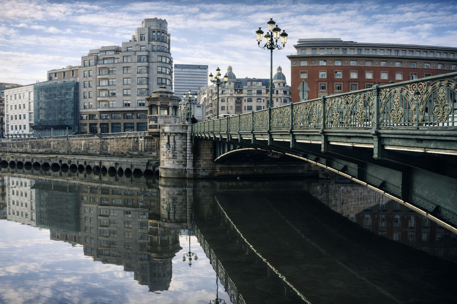 Ponte histórica sobre o canal de Bilbao