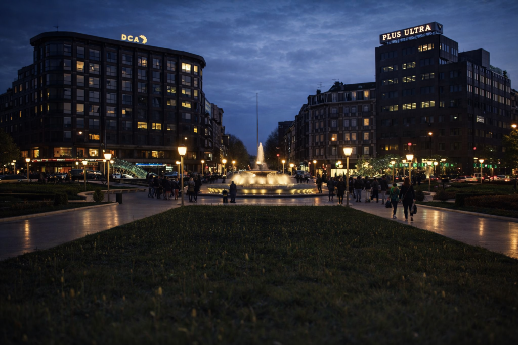 Praça urbana à noite com fonte iluminada